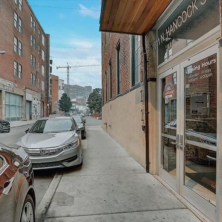 Frontdesk I Carriage Wheel Lofts Apts Philadelphia Apartment ภายนอก รูปภาพ
