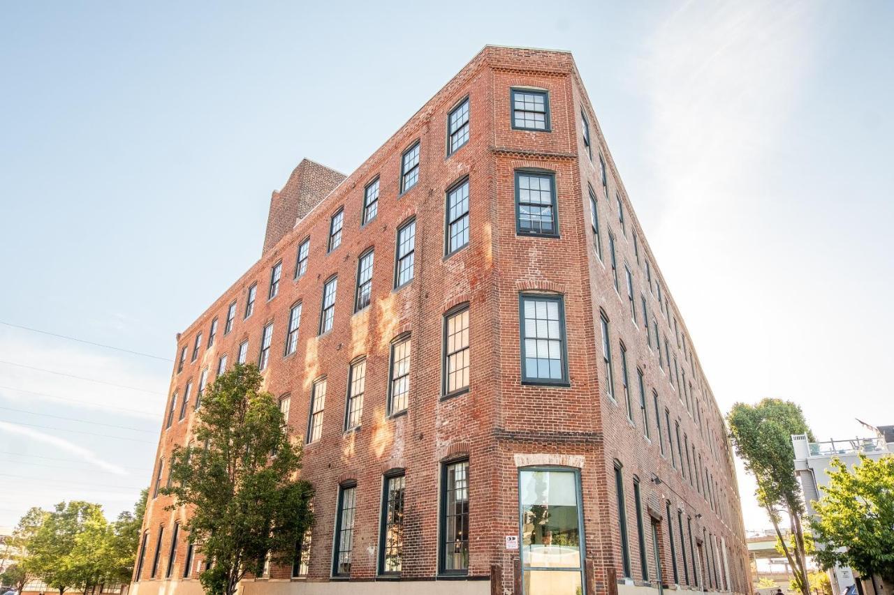Frontdesk I Carriage Wheel Lofts Apts Philadelphia Apartment ภายนอก รูปภาพ