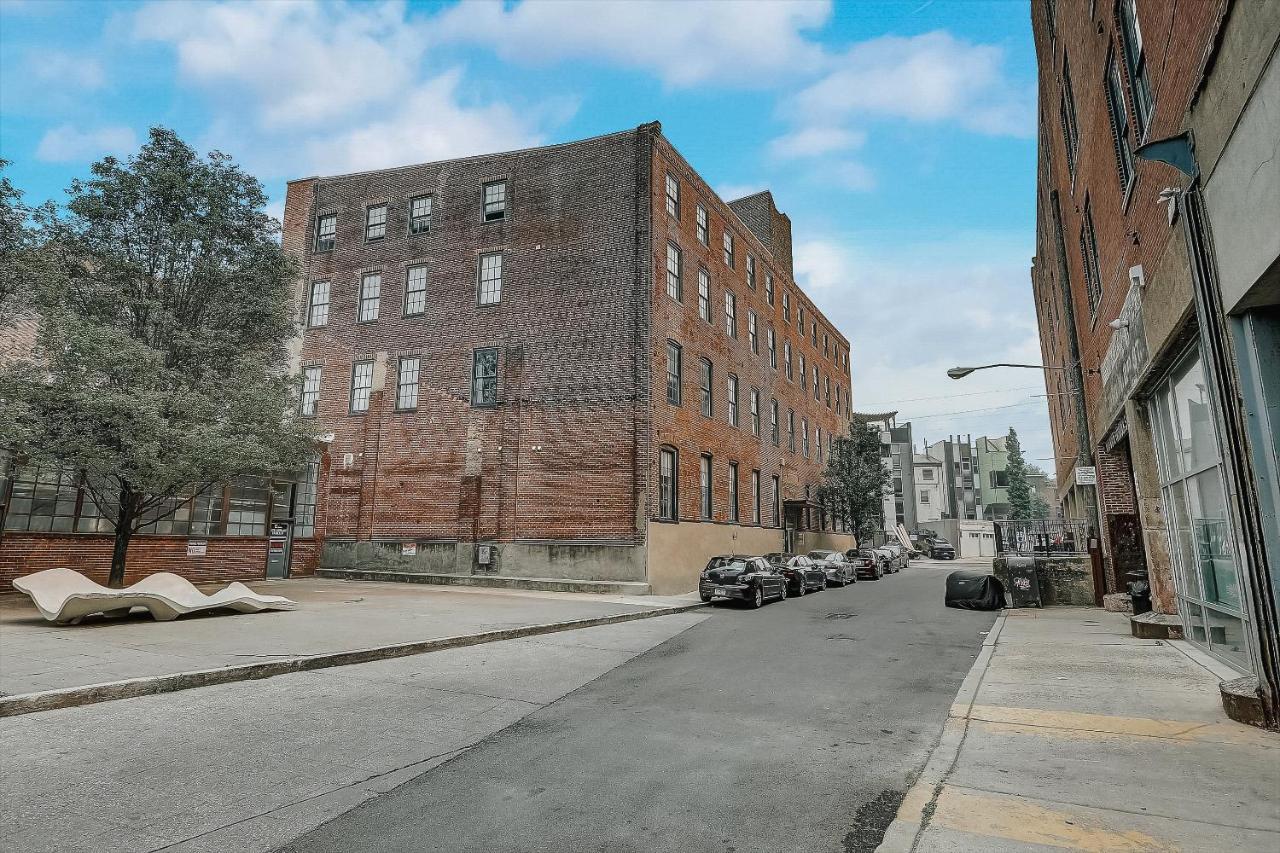 Frontdesk I Carriage Wheel Lofts Apts Philadelphia Apartment ภายนอก รูปภาพ