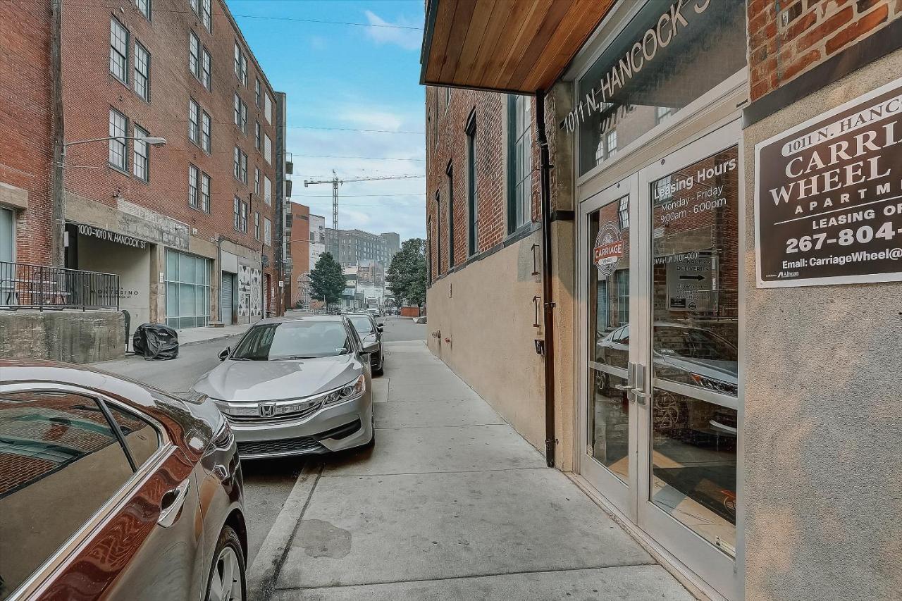 Frontdesk I Carriage Wheel Lofts Apts Philadelphia Apartment ภายนอก รูปภาพ