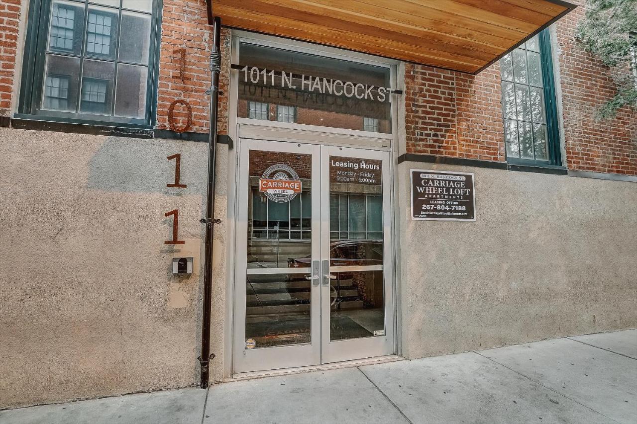 Frontdesk I Carriage Wheel Lofts Apts Philadelphia Apartment ภายนอก รูปภาพ