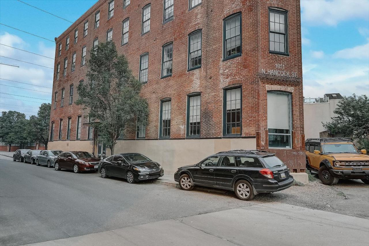 Frontdesk I Carriage Wheel Lofts Apts Philadelphia Apartment ภายนอก รูปภาพ