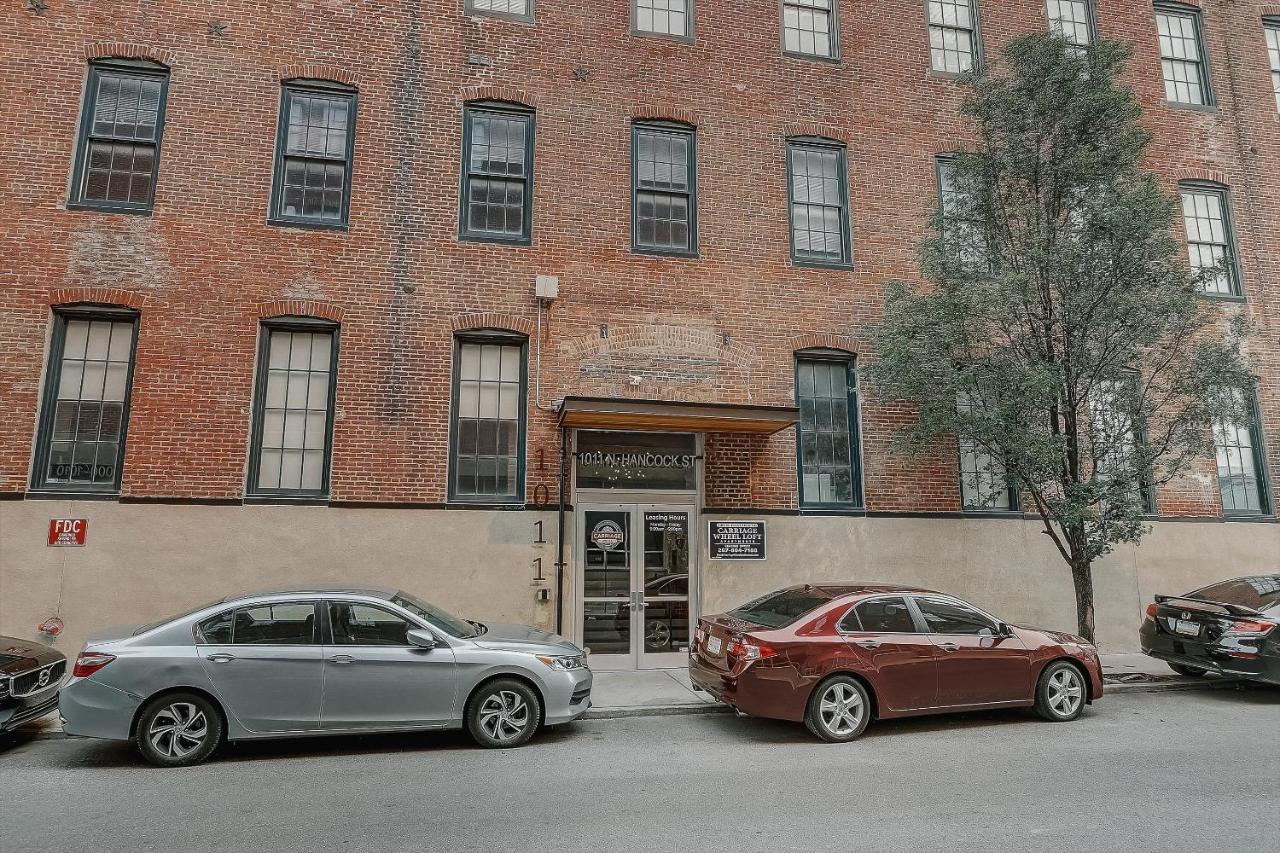 Frontdesk I Carriage Wheel Lofts Apts Philadelphia Apartment ภายนอก รูปภาพ