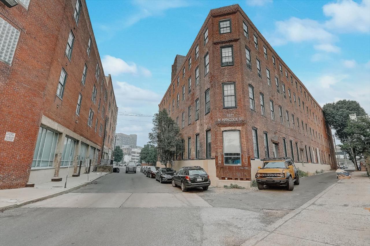 Frontdesk I Carriage Wheel Lofts Apts Philadelphia Apartment ภายนอก รูปภาพ